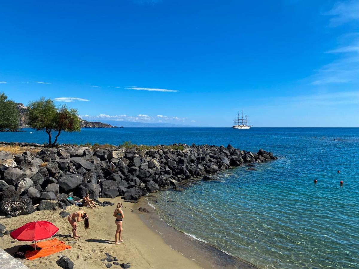Alpha22 Apartment Giardini Naxos Εξωτερικό φωτογραφία
